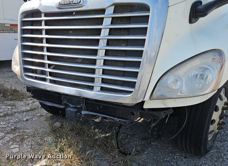 image for item EO4726 2017 Freightliner Cascadia semi truck