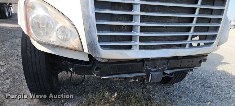 image for item EO4726 2017 Freightliner Cascadia semi truck