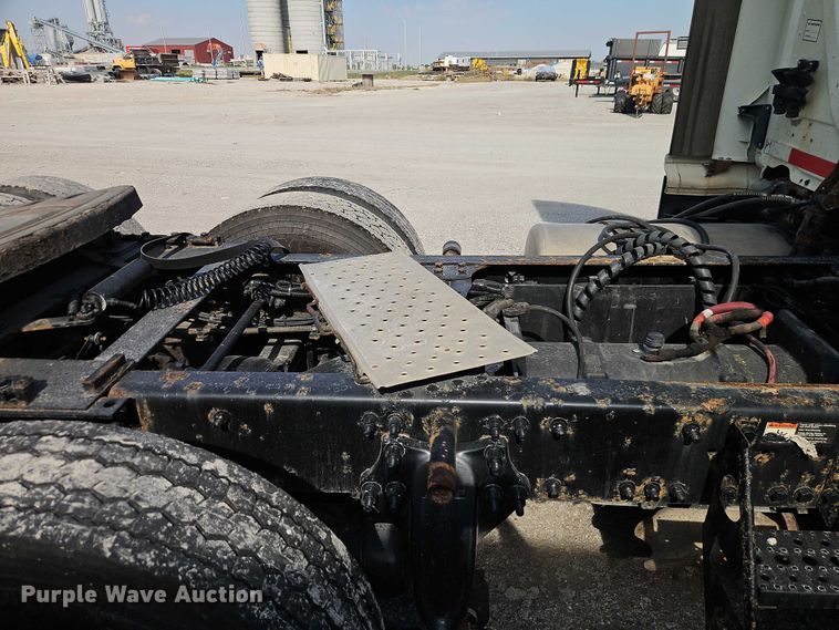 image for item EO4726 2017 Freightliner Cascadia semi truck