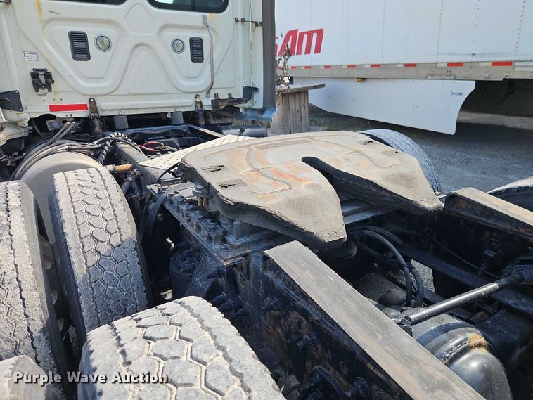 image for item EO4726 2017 Freightliner Cascadia semi truck