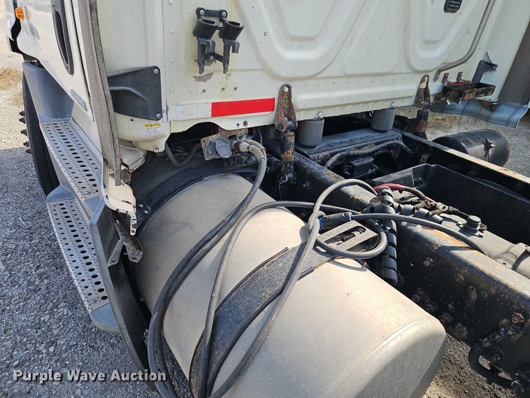 image for item EO4726 2017 Freightliner Cascadia semi truck