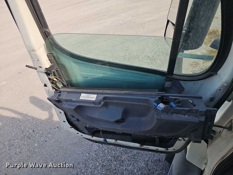 image for item EO4726 2017 Freightliner Cascadia semi truck