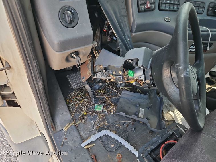 image for item EO4726 2017 Freightliner Cascadia semi truck