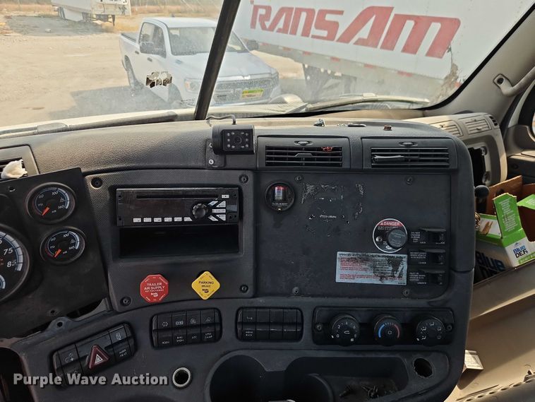 image for item EO4726 2017 Freightliner Cascadia semi truck