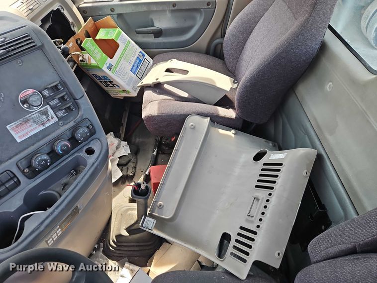 image for item EO4726 2017 Freightliner Cascadia semi truck