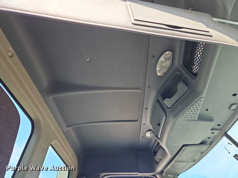 image for item EO4726 2017 Freightliner Cascadia semi truck