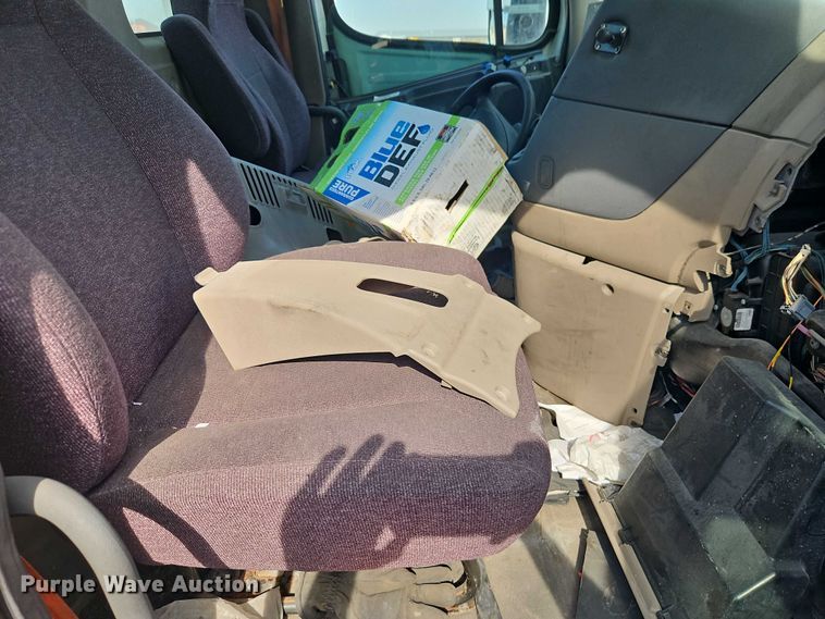 image for item EO4726 2017 Freightliner Cascadia semi truck