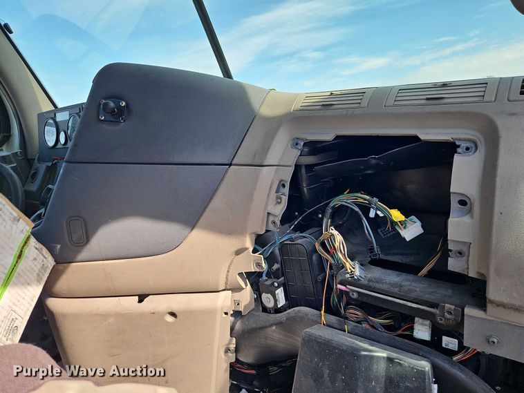 image for item EO4726 2017 Freightliner Cascadia semi truck