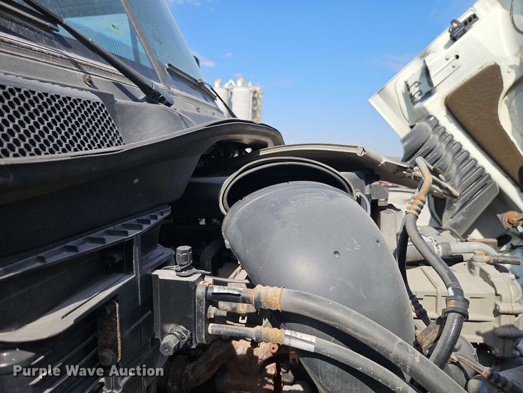 image for item EO4726 2017 Freightliner Cascadia semi truck