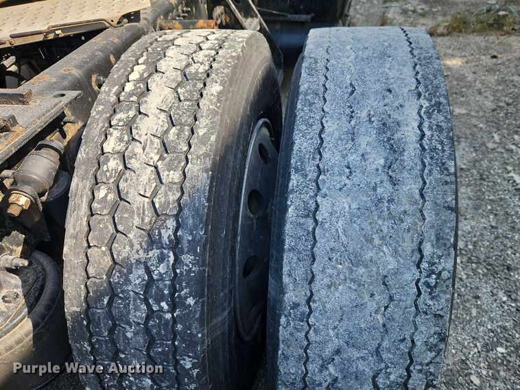 image for item EO4726 2017 Freightliner Cascadia semi truck