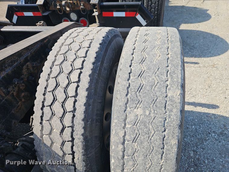 image for item EO4726 2017 Freightliner Cascadia semi truck