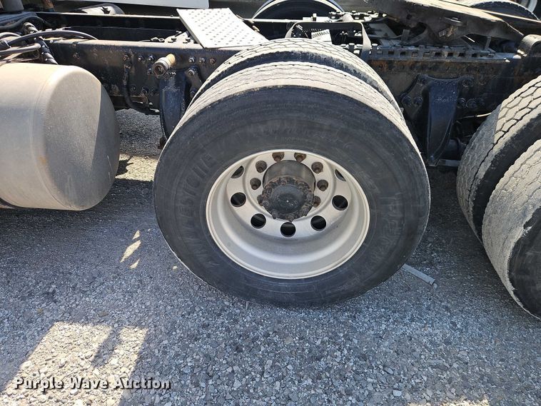 image for item EO4726 2017 Freightliner Cascadia semi truck