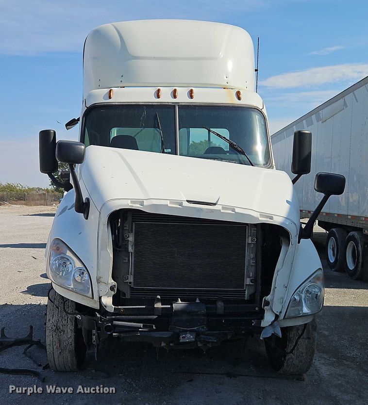 image for item EO4727 2017 Freightliner Cascadia semi truck