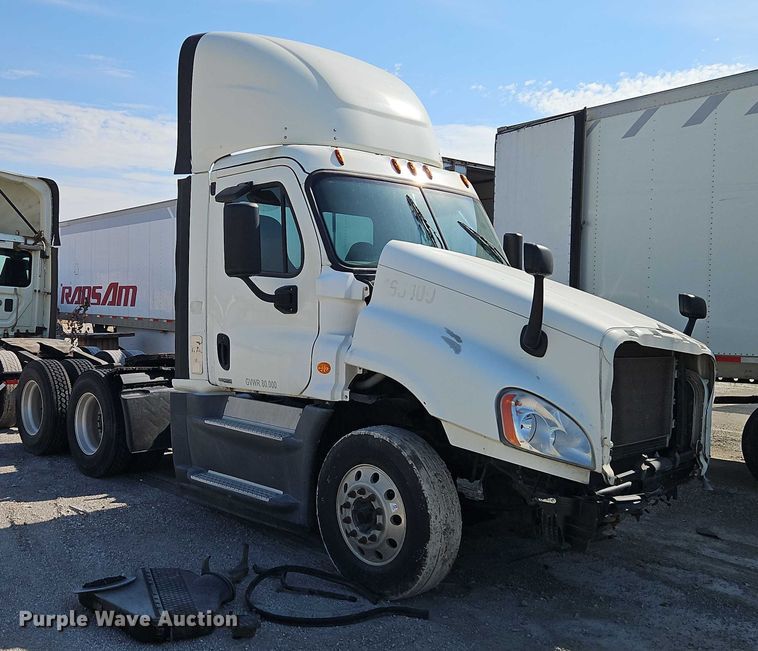 image for item EO4727 2017 Freightliner Cascadia semi truck