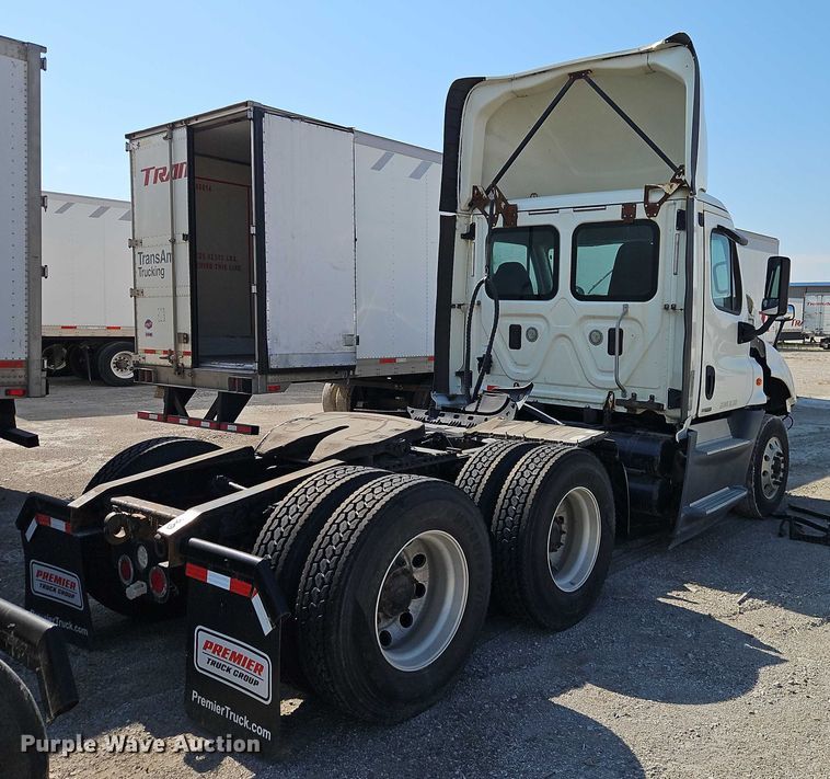 image for item EO4727 2017 Freightliner Cascadia semi truck