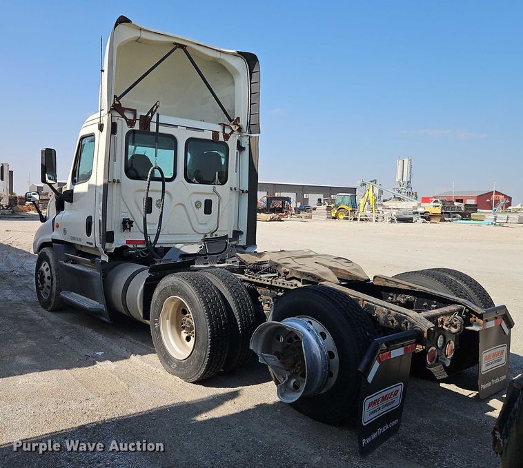 image for item EO4727 2017 Freightliner Cascadia semi truck