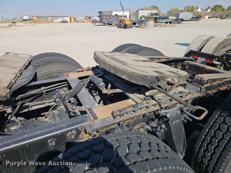 image for item EO4727 2017 Freightliner Cascadia semi truck