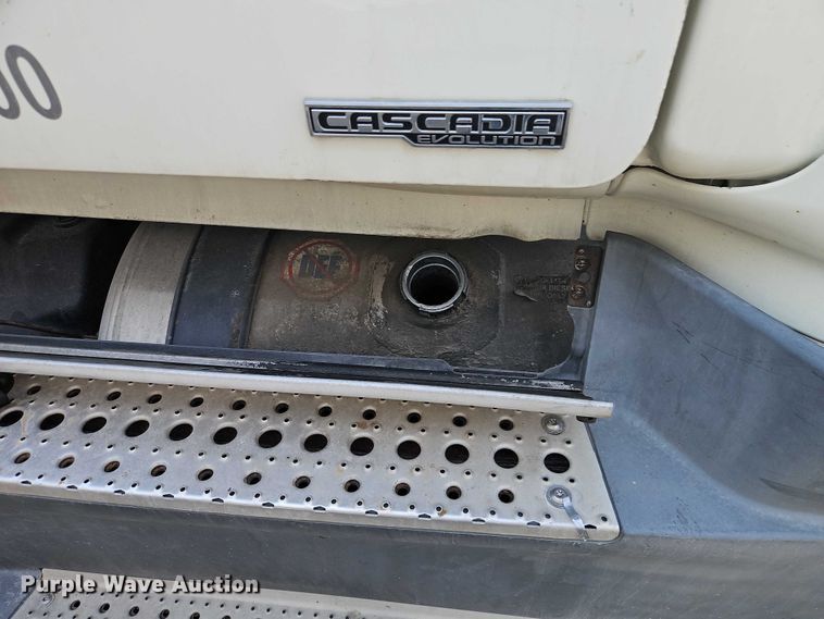 image for item EO4727 2017 Freightliner Cascadia semi truck