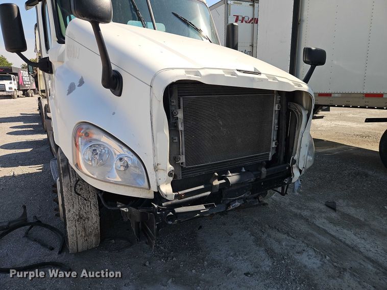 image for item EO4727 2017 Freightliner Cascadia semi truck