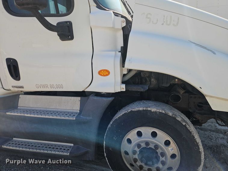 image for item EO4727 2017 Freightliner Cascadia semi truck