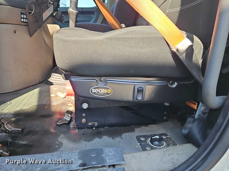 image for item EO4727 2017 Freightliner Cascadia semi truck