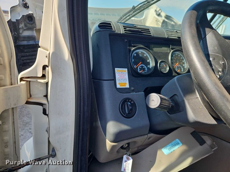 image for item EO4727 2017 Freightliner Cascadia semi truck