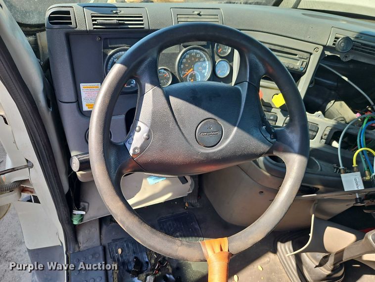 image for item EO4727 2017 Freightliner Cascadia semi truck