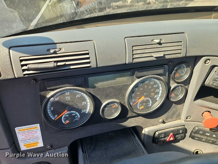 image for item EO4727 2017 Freightliner Cascadia semi truck