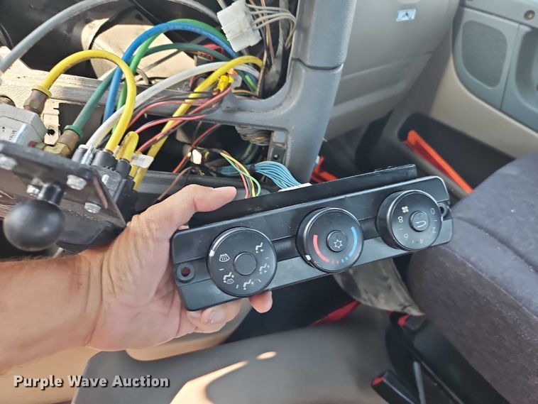 image for item EO4727 2017 Freightliner Cascadia semi truck