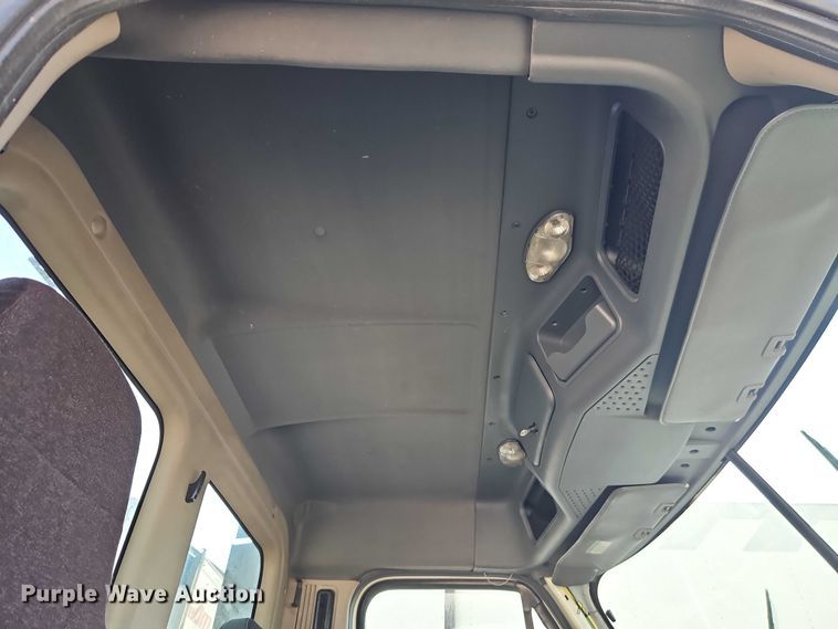 image for item EO4727 2017 Freightliner Cascadia semi truck