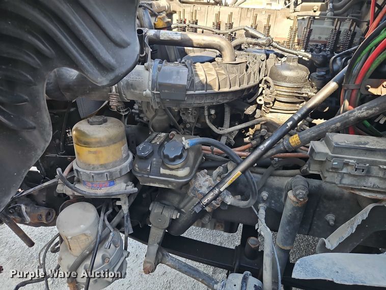 image for item EO4727 2017 Freightliner Cascadia semi truck