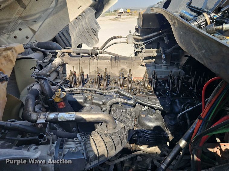 image for item EO4727 2017 Freightliner Cascadia semi truck