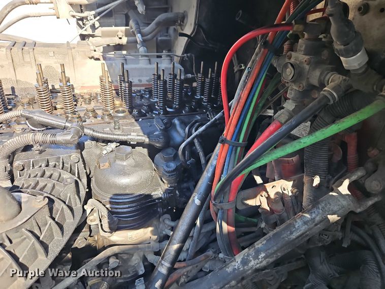 image for item EO4727 2017 Freightliner Cascadia semi truck