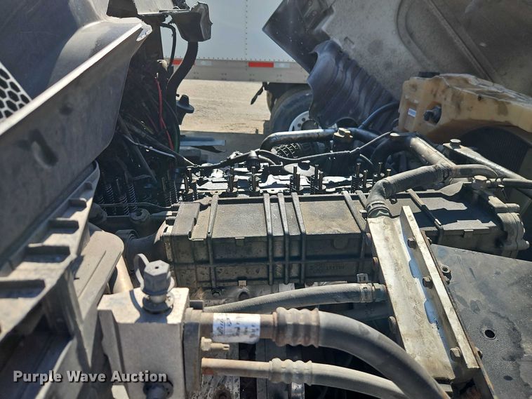 image for item EO4727 2017 Freightliner Cascadia semi truck