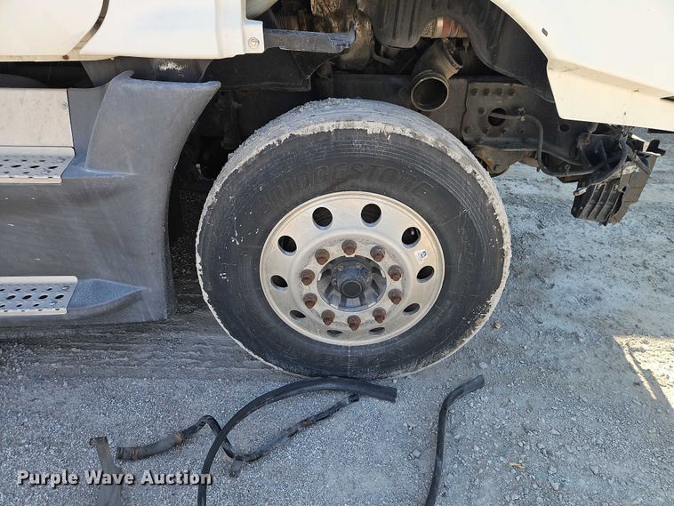 image for item EO4727 2017 Freightliner Cascadia semi truck