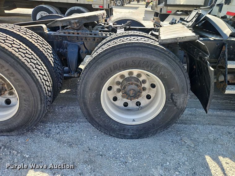 image for item EO4727 2017 Freightliner Cascadia semi truck