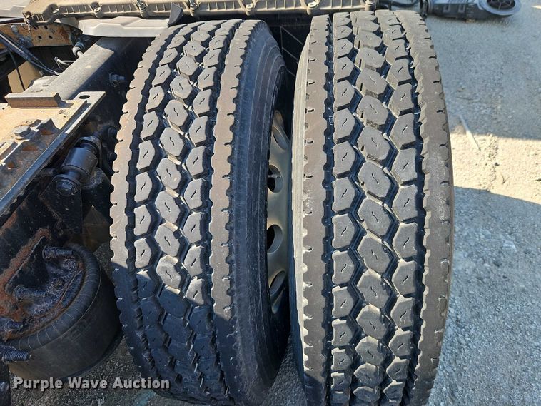 image for item EO4727 2017 Freightliner Cascadia semi truck