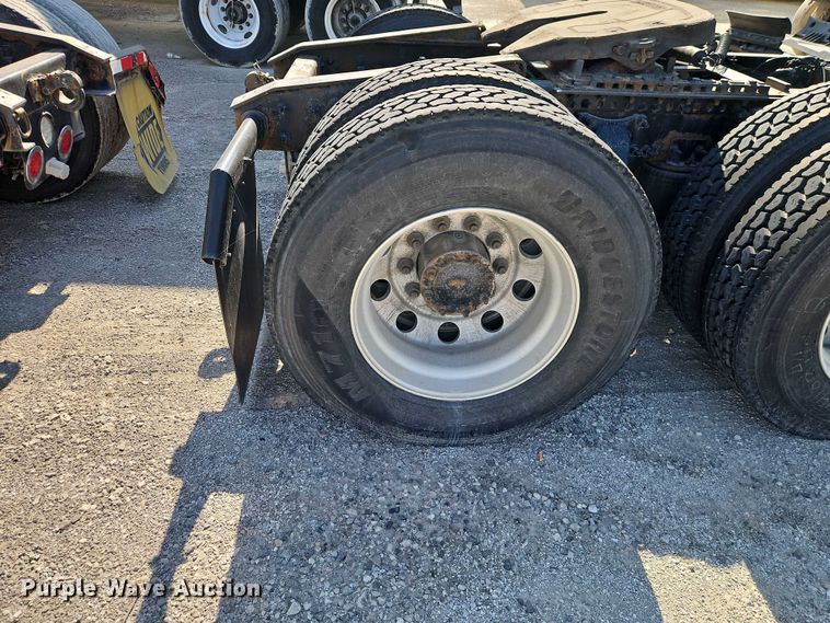 image for item EO4727 2017 Freightliner Cascadia semi truck