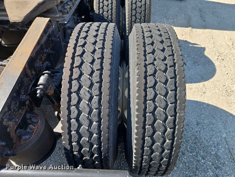 image for item EO4727 2017 Freightliner Cascadia semi truck