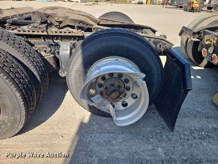 image for item EO4727 2017 Freightliner Cascadia semi truck