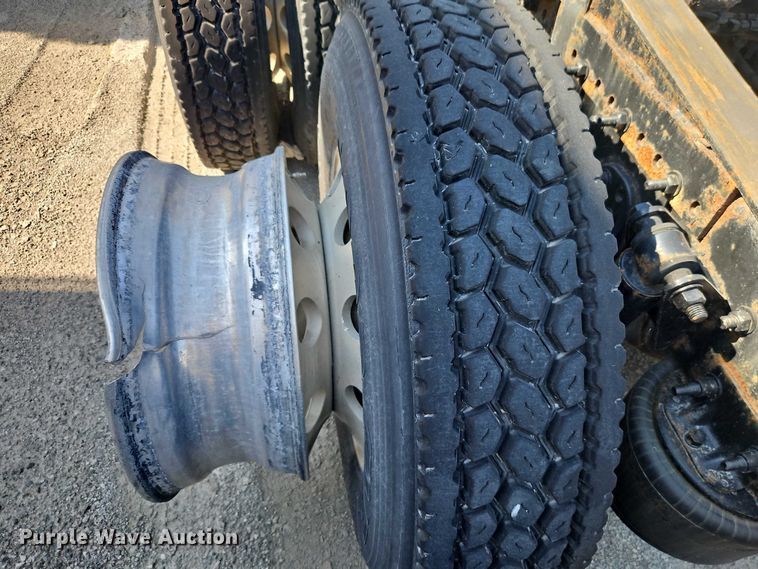 image for item EO4727 2017 Freightliner Cascadia semi truck