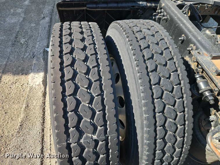 image for item EO4727 2017 Freightliner Cascadia semi truck