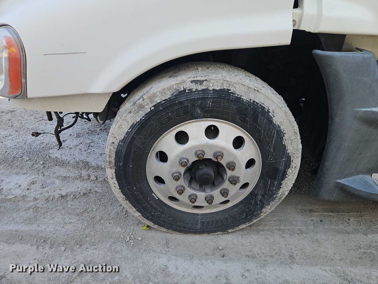 image for item EO4727 2017 Freightliner Cascadia semi truck