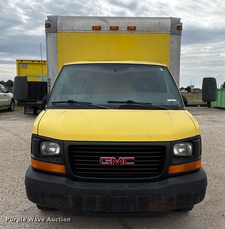 image for item EP0717 2006 GMC Savanna box truck