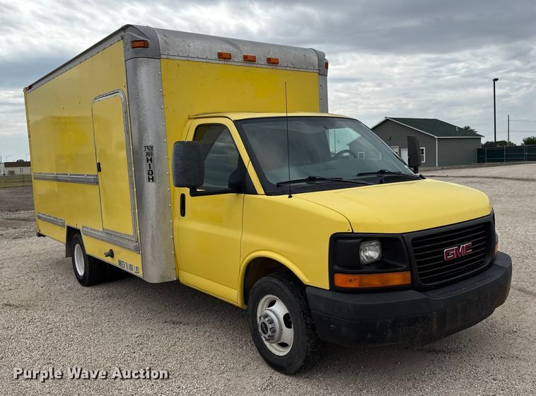 image for item EP0717 2006 GMC Savanna box truck