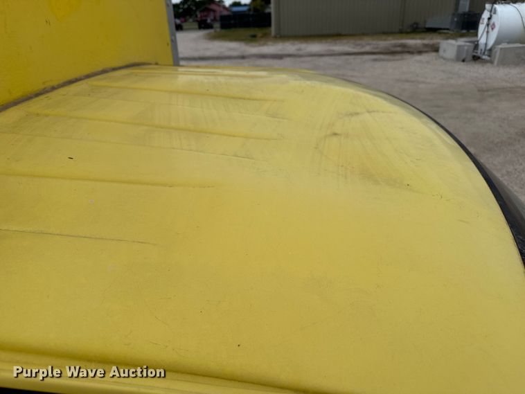 image for item EP0717 2006 GMC Savanna box truck