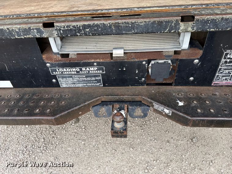 image for item EP0717 2006 GMC Savanna box truck