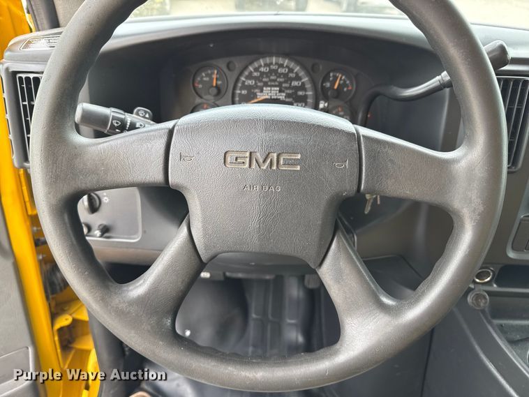 image for item EP0717 2006 GMC Savanna box truck