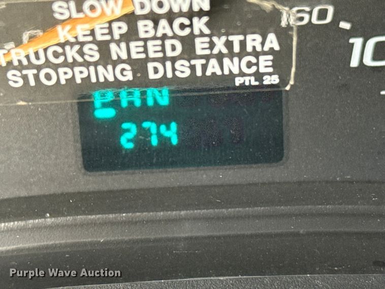 image for item EP0717 2006 GMC Savanna box truck