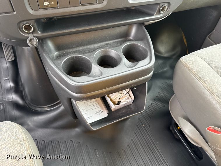 image for item EP0717 2006 GMC Savanna box truck